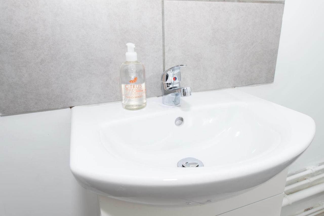 Versatile Cozy & Spacious Comfort Hull Apartments キングストン・アポン・ハル エクステリア 写真