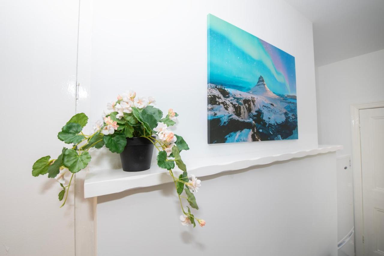 Versatile Cozy & Spacious Comfort Hull Apartments キングストン・アポン・ハル エクステリア 写真