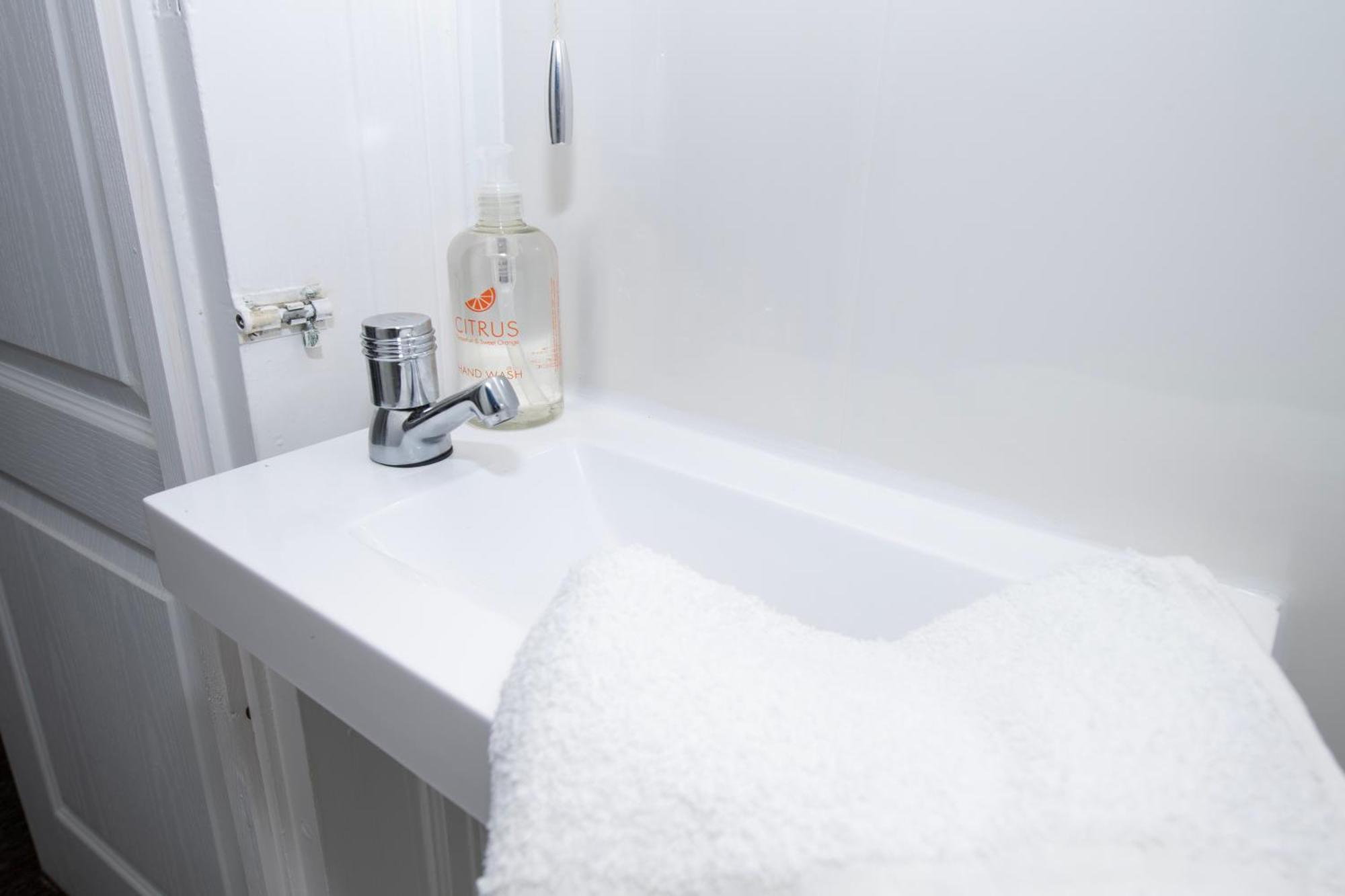 Versatile Cozy & Spacious Comfort Hull Apartments キングストン・アポン・ハル エクステリア 写真