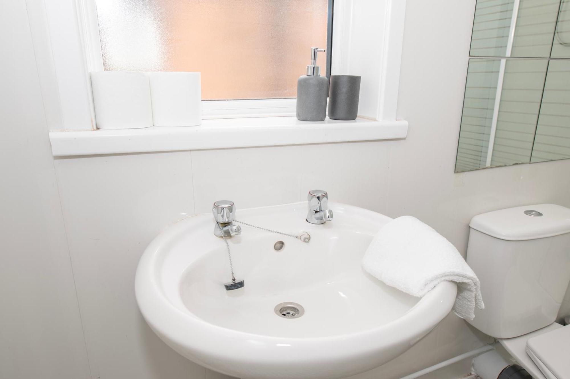 Versatile Cozy & Spacious Comfort Hull Apartments キングストン・アポン・ハル エクステリア 写真